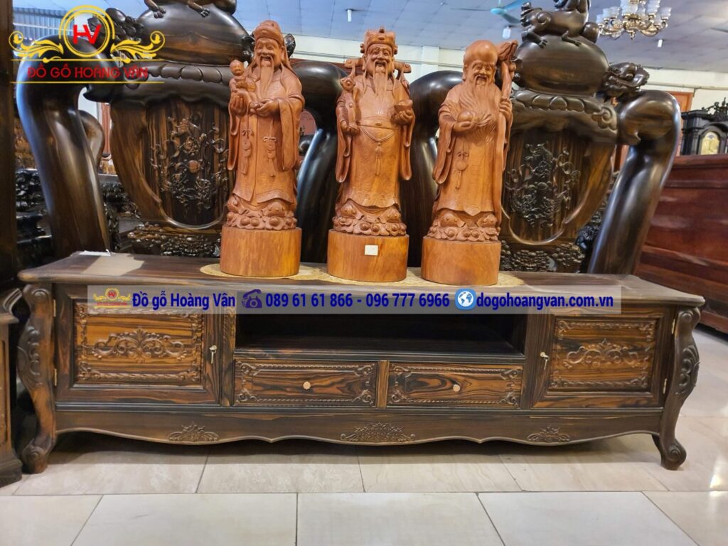 5 Lý do bạn nên đầu tư giường ngủ gỗ hương cho phòng ngủ 7 Chiêm ngưỡng top 10 mẫu kệ tivi gỗ tự nhiên đẹp đang gây sốt trên thị trường