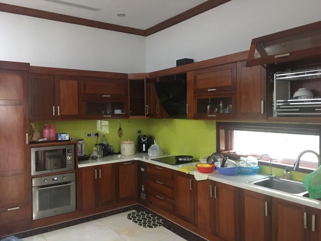 5 Lý do bạn nên đầu tư giường ngủ gỗ hương cho phòng ngủ 3 Nên Làm Tủ Bếp Gỗ Tự Nhiên Hay Gỗ Công Nghiệp?