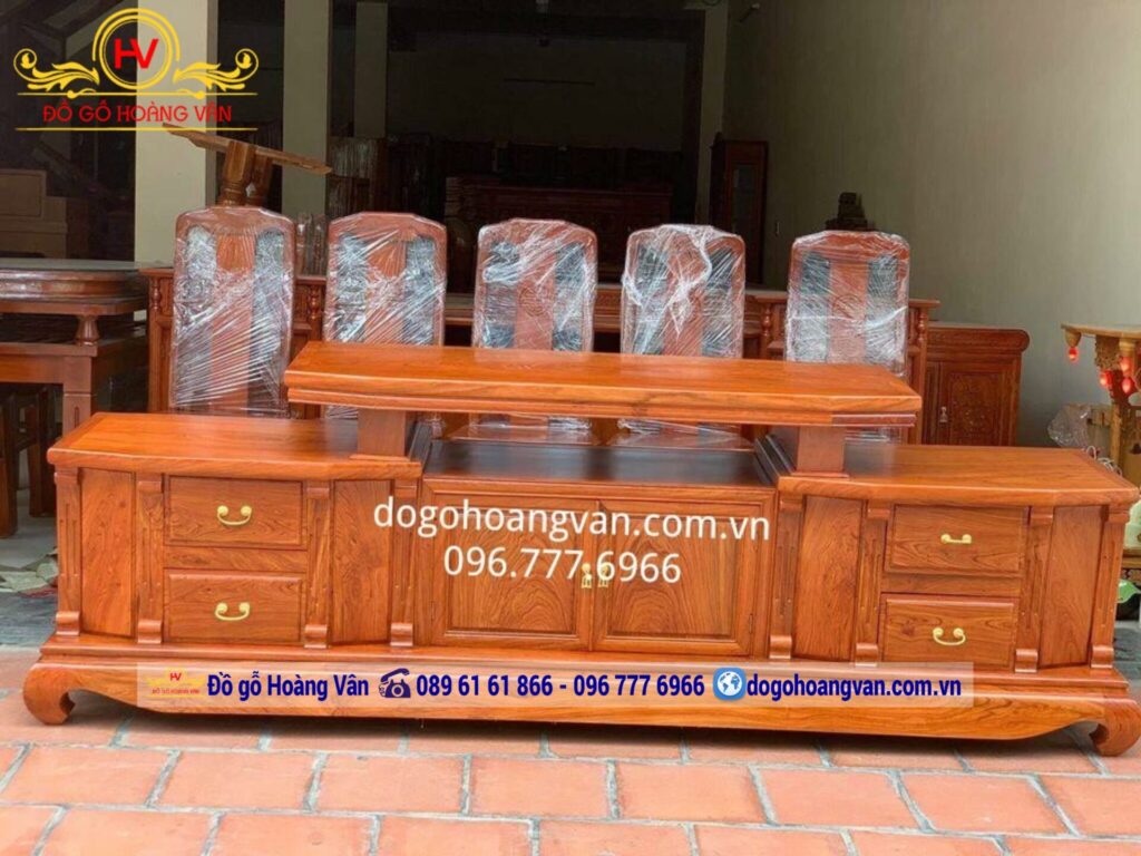 Vì sao kệ tivi tân cổ điển gỗ tự nhiên được ưa chuộng hiện nay?